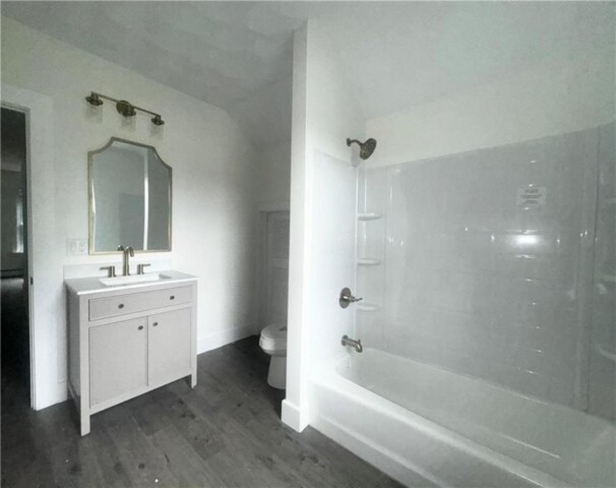 Picture of Home For Sale in Cranston, Rhode Island, United States