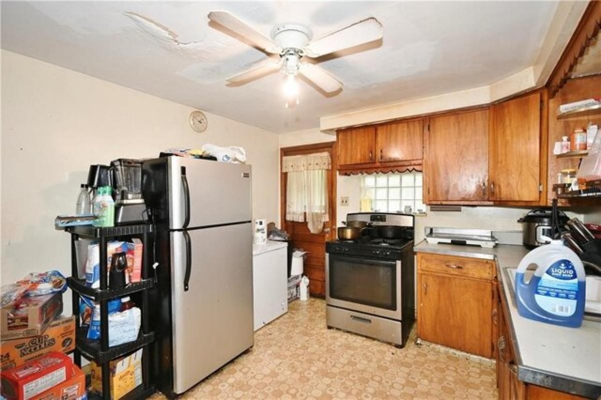 Picture of Home For Sale in Clairton, Pennsylvania, United States