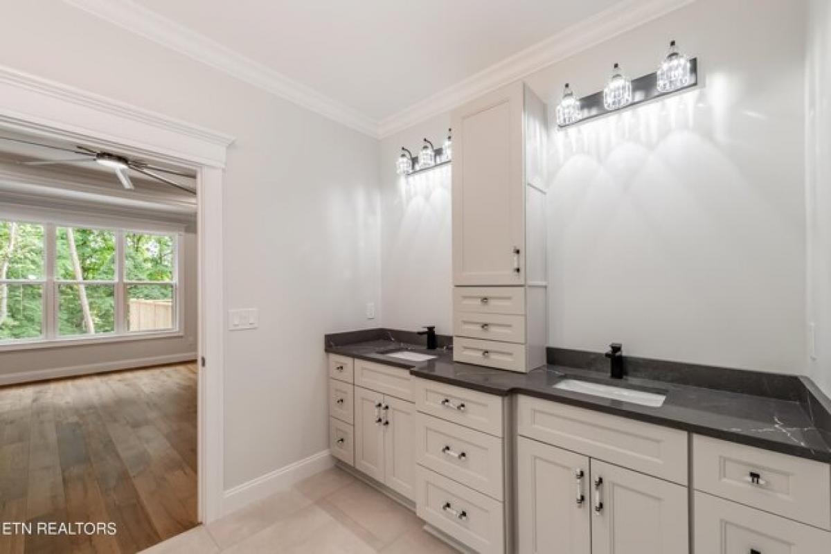 Picture of Home For Sale in Loudon, Tennessee, United States