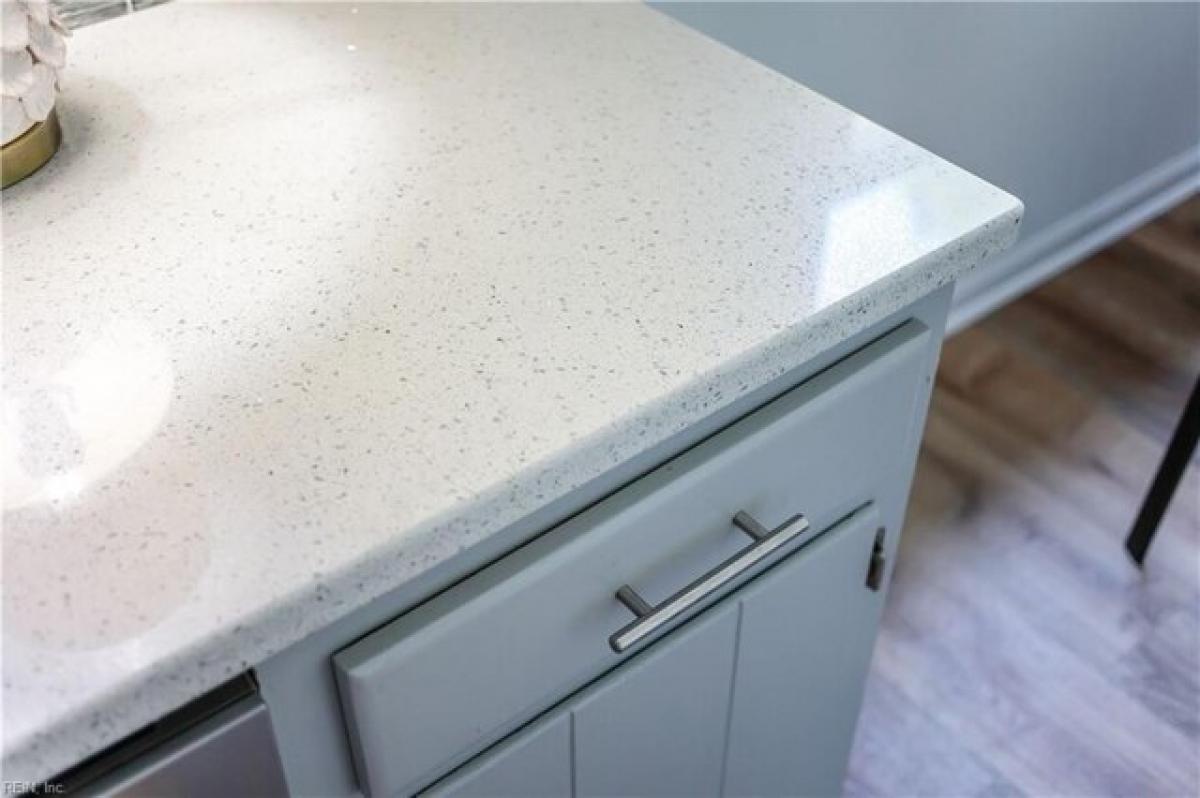 Picture of Home For Sale in Hampton, Virginia, United States