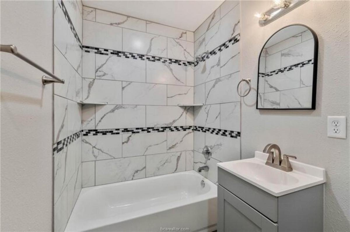 Picture of Home For Sale in Bryan, Texas, United States