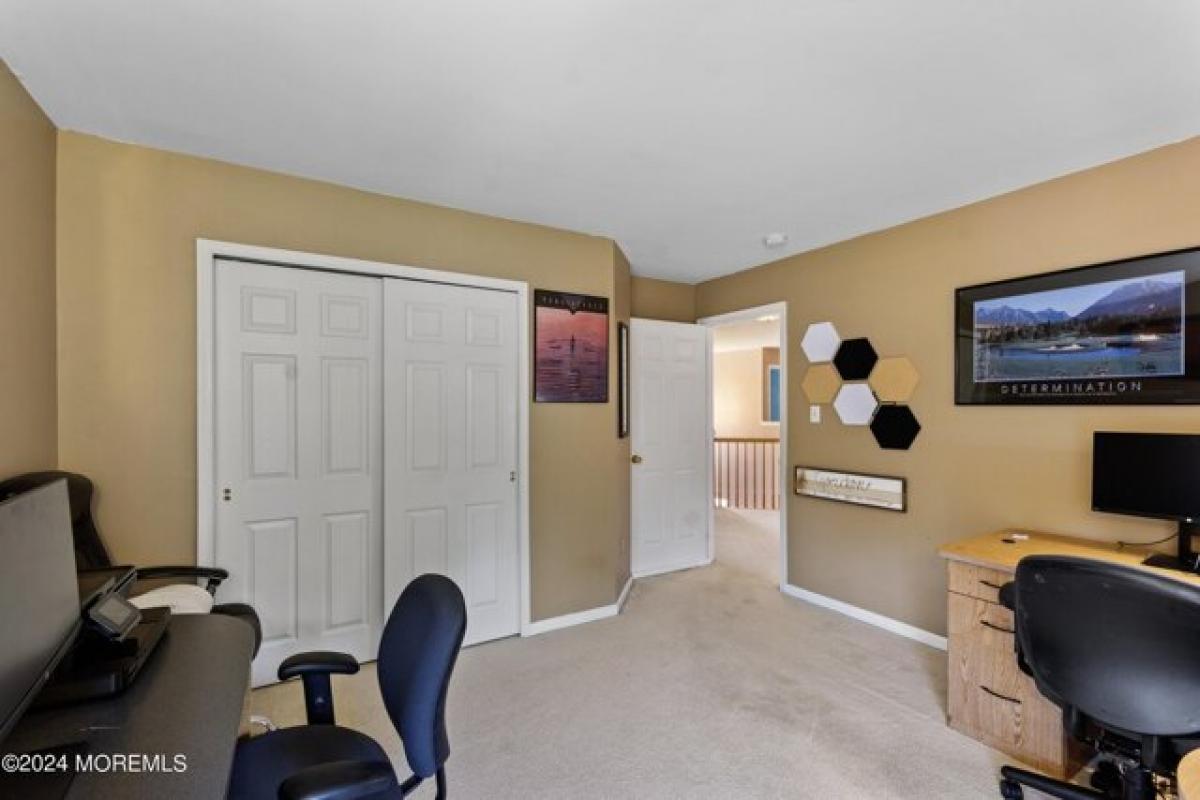 Picture of Home For Sale in Howell, New Jersey, United States