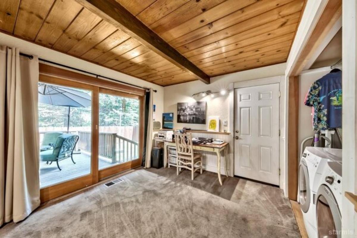 Picture of Home For Sale in South Lake Tahoe, California, United States