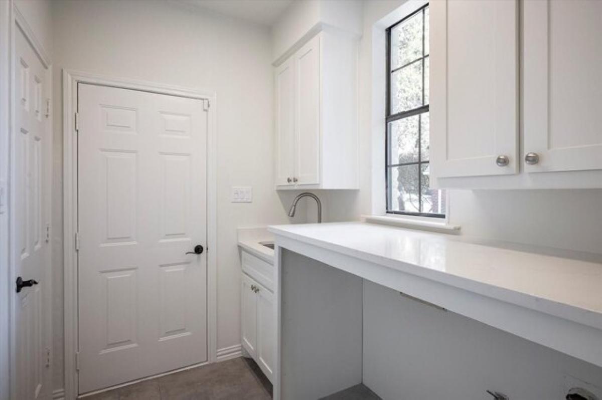 Picture of Home For Sale in Irving, Texas, United States