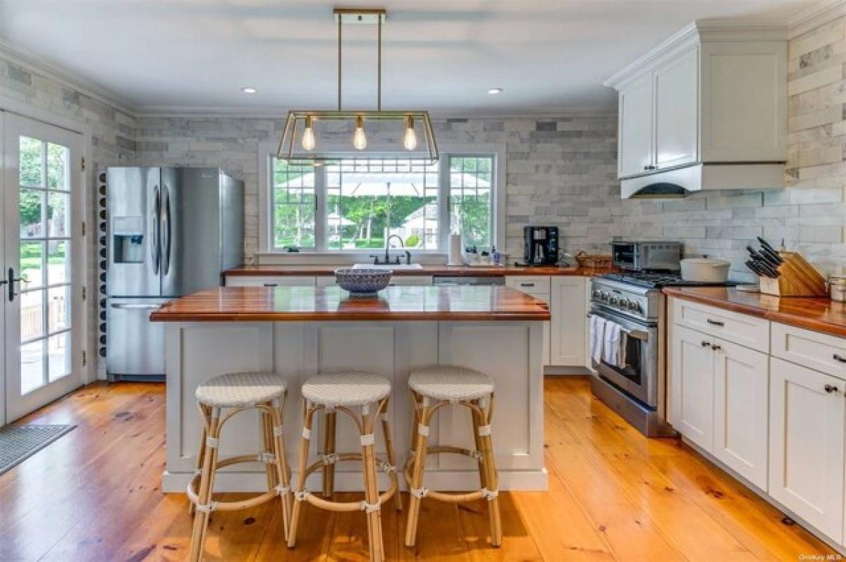 Picture of Home For Sale in East Hampton, New York, United States