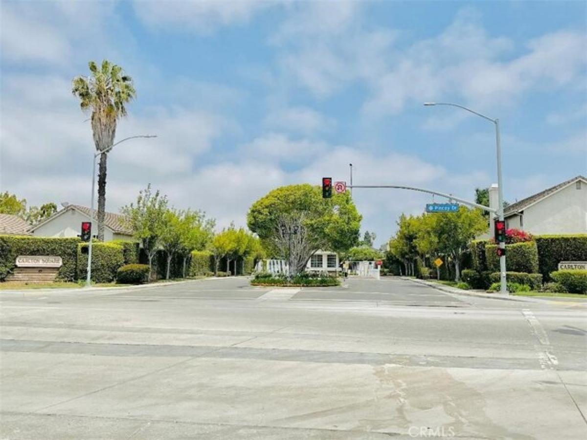 Picture of Home For Sale in Inglewood, California, United States