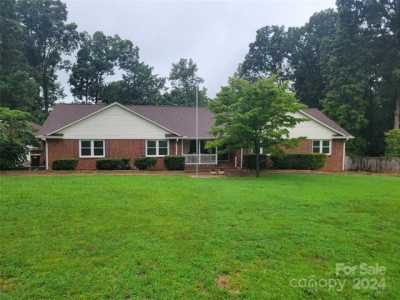 Home For Sale in Lincolnton, North Carolina
