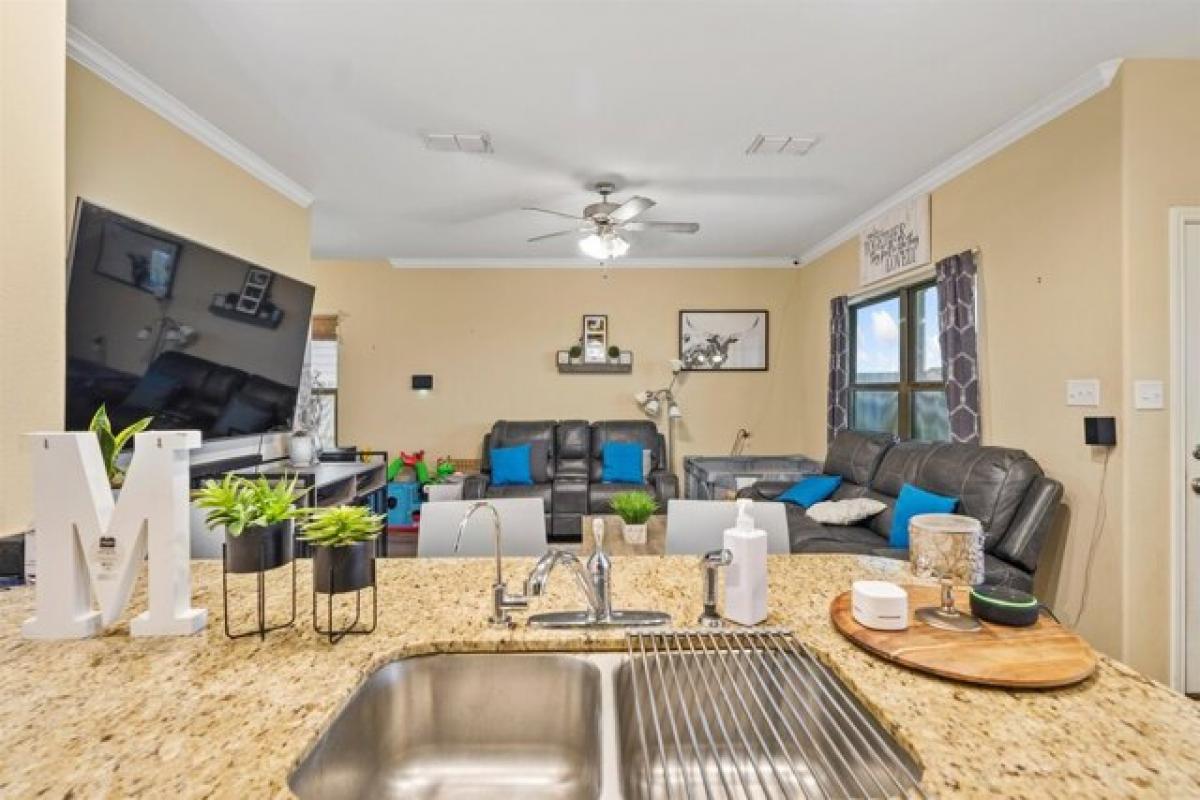 Picture of Home For Sale in Laredo, Texas, United States