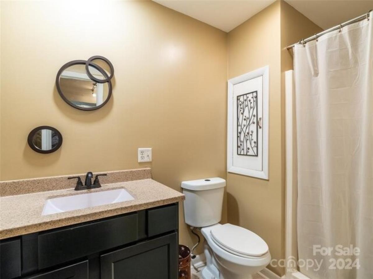 Picture of Home For Sale in Asheville, North Carolina, United States