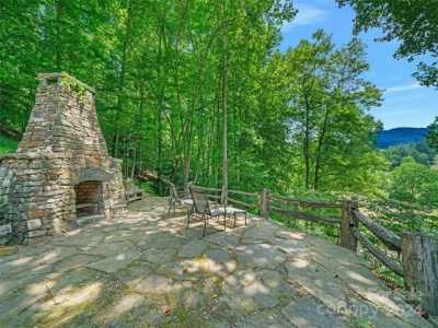Home For Sale in Burnsville, North Carolina