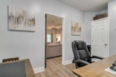 Home For Sale in Gulf Breeze, Florida