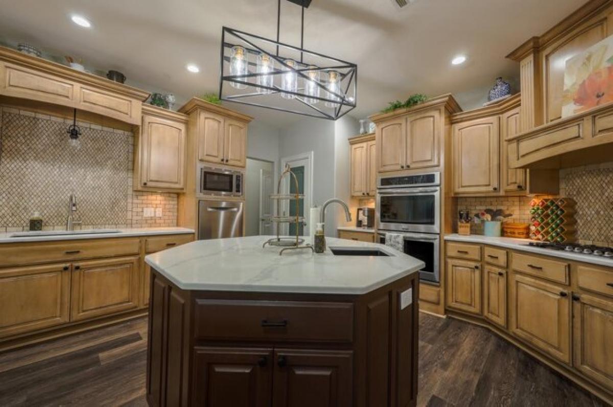 Picture of Home For Sale in Grove, Oklahoma, United States