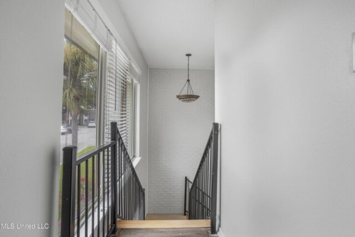 Picture of Home For Sale in Ocean Springs, Mississippi, United States