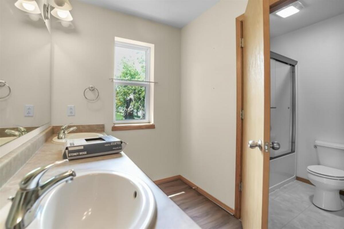 Picture of Home For Sale in Madison, Wisconsin, United States