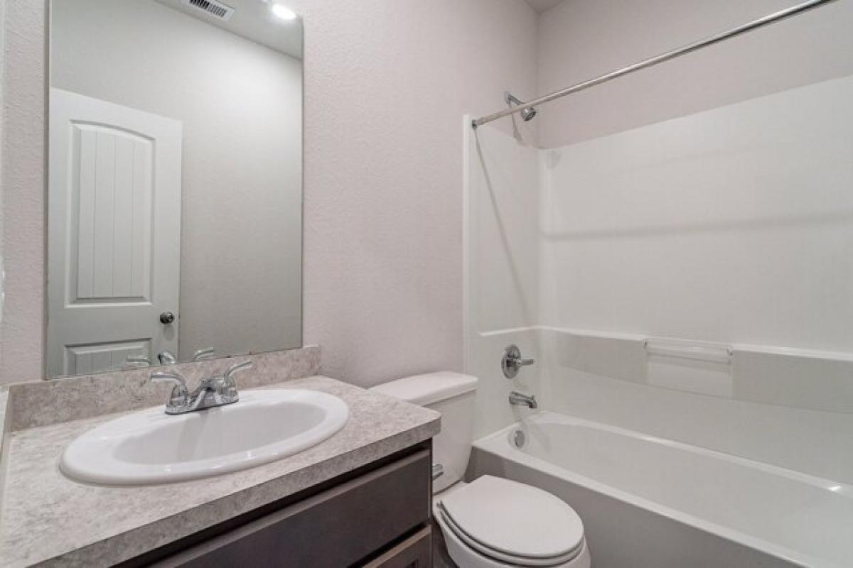 Picture of Home For Sale in Cleveland, Texas, United States