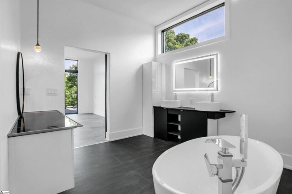 Picture of Home For Sale in Greer, South Carolina, United States