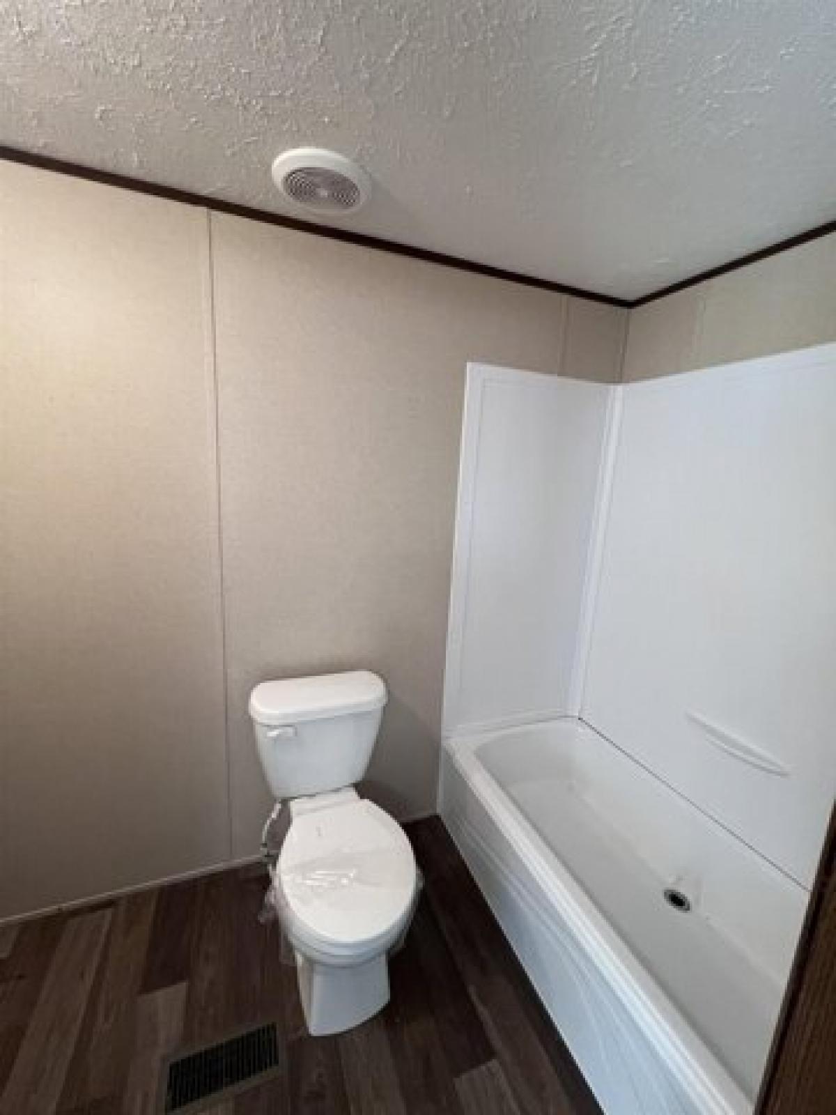 Picture of Home For Sale in Charleston, West Virginia, United States