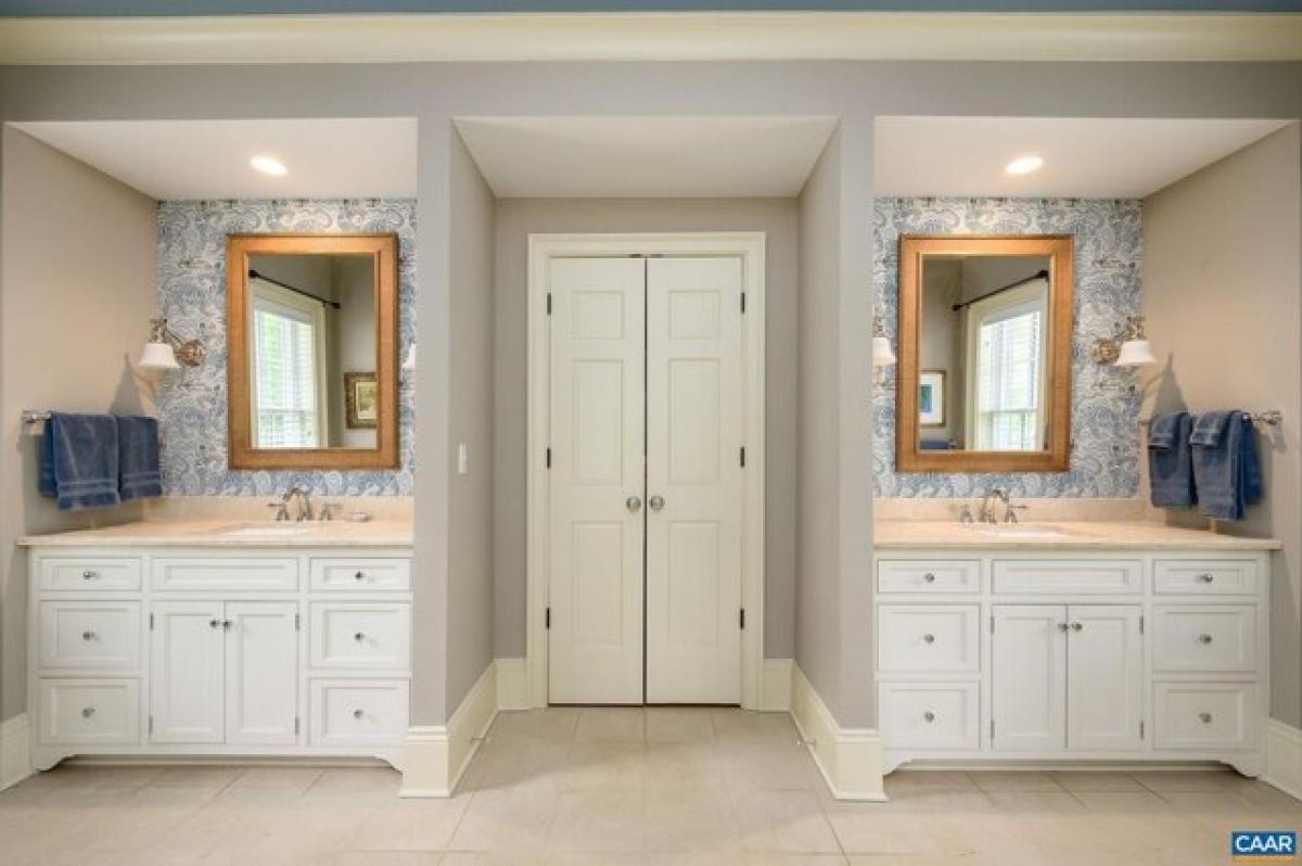 Picture of Home For Sale in Charlottesville, Virginia, United States