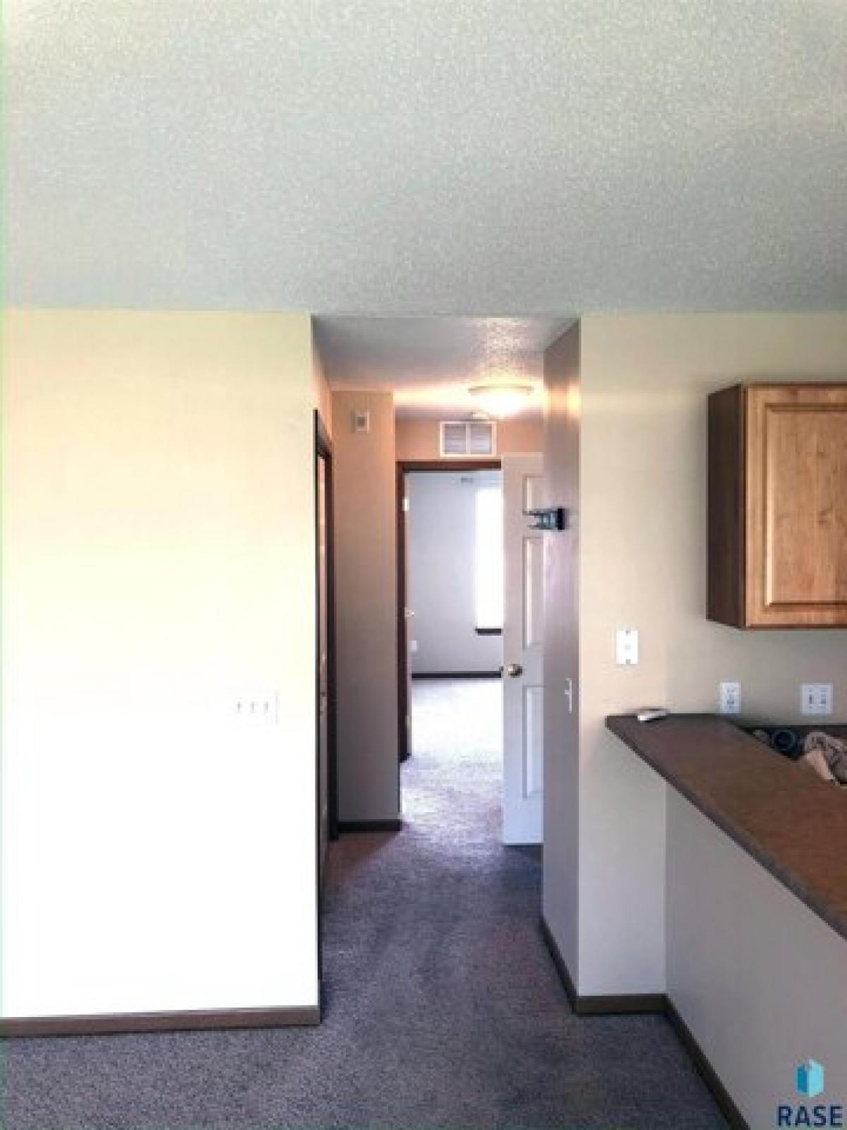 Picture of Home For Sale in Sioux Falls, South Dakota, United States