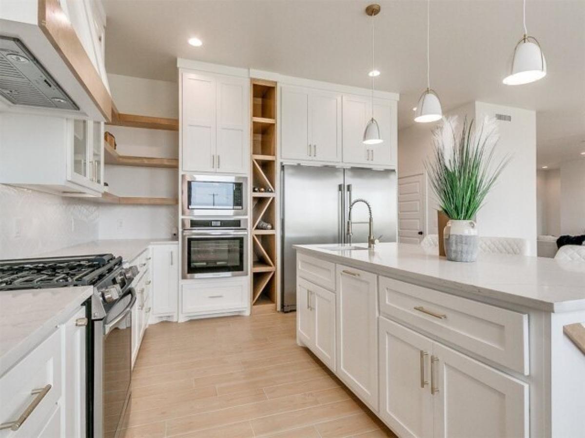 Picture of Home For Sale in Piedmont, Oklahoma, United States