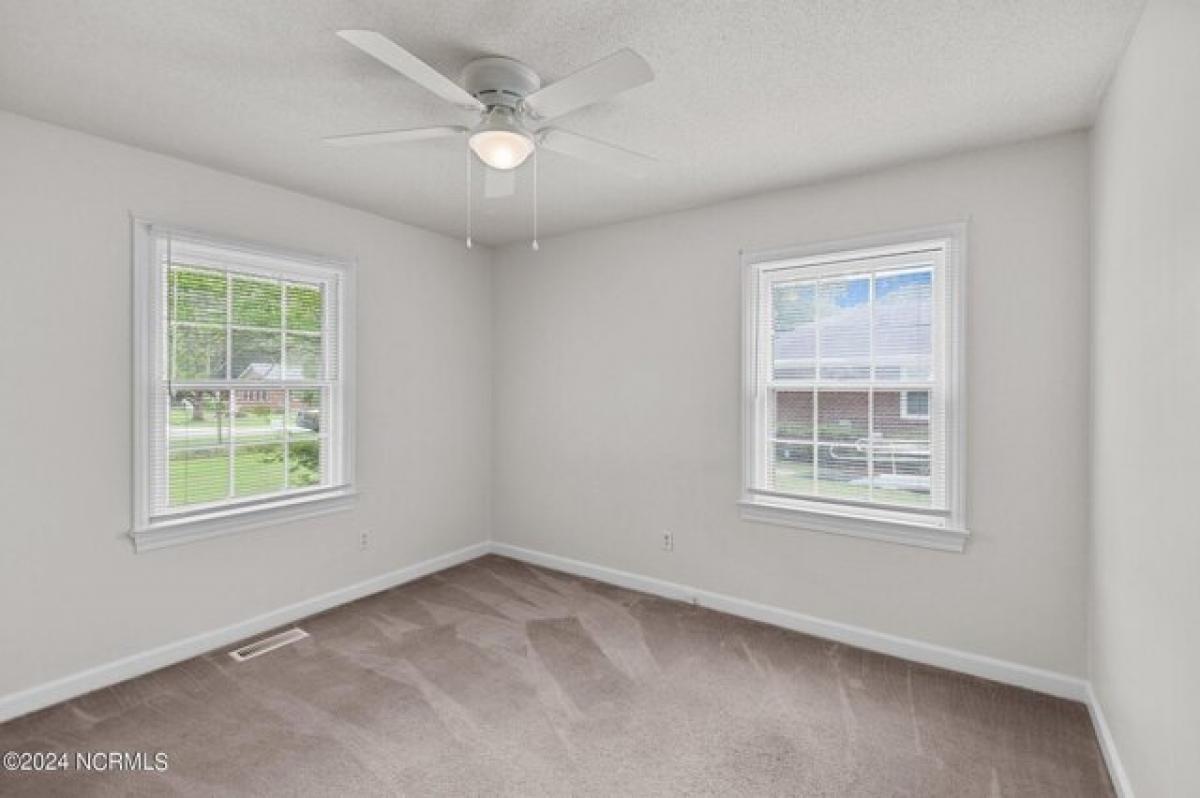 Picture of Home For Sale in New Bern, North Carolina, United States