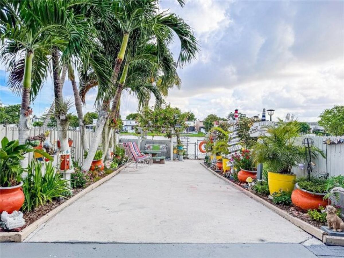 Picture of Home For Sale in Hialeah, Florida, United States