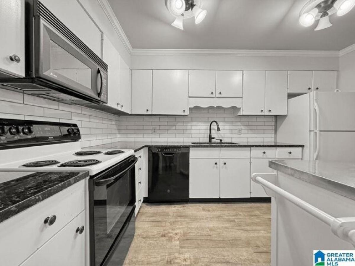 Picture of Home For Sale in Vestavia Hills, Alabama, United States