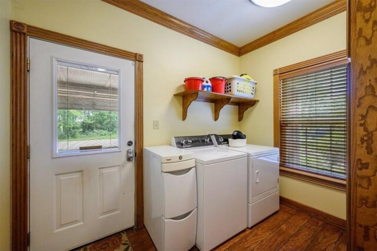 Picture of Home For Sale in Broken Bow, Oklahoma, United States