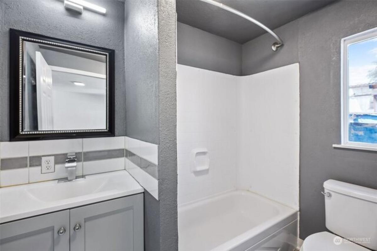 Picture of Home For Sale in Tacoma, Washington, United States