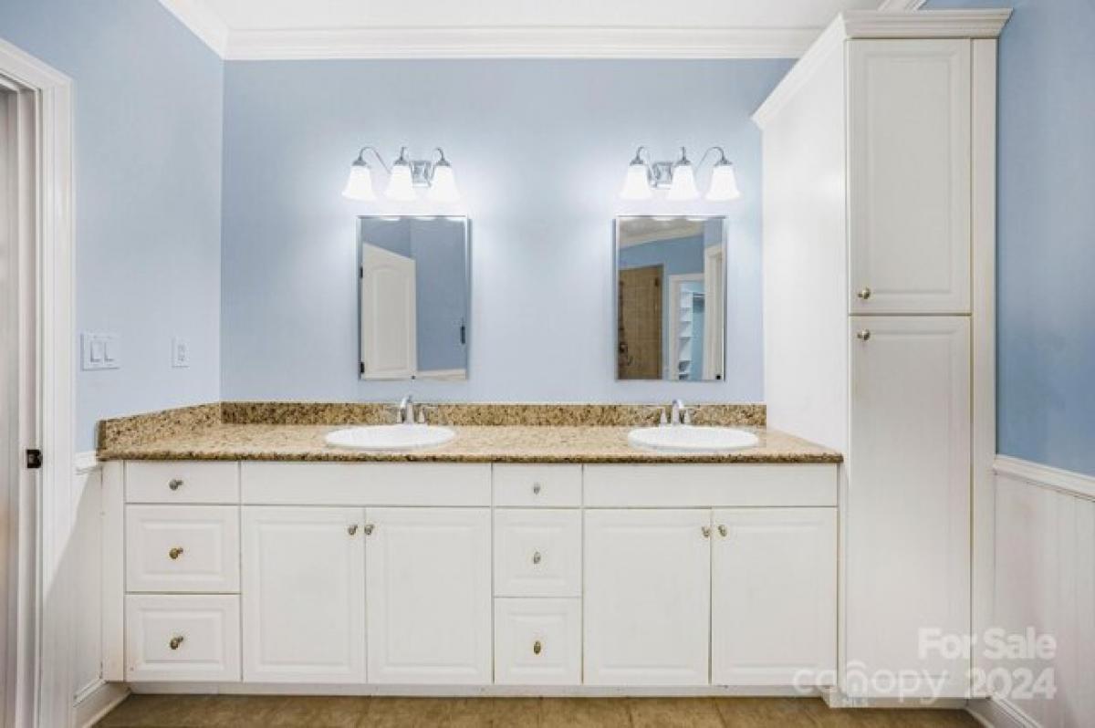 Picture of Home For Sale in Mooresville, North Carolina, United States