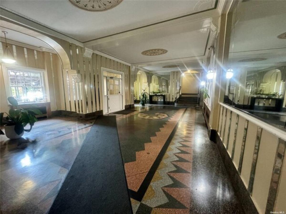 Picture of Home For Sale in Jackson Heights, New York, United States