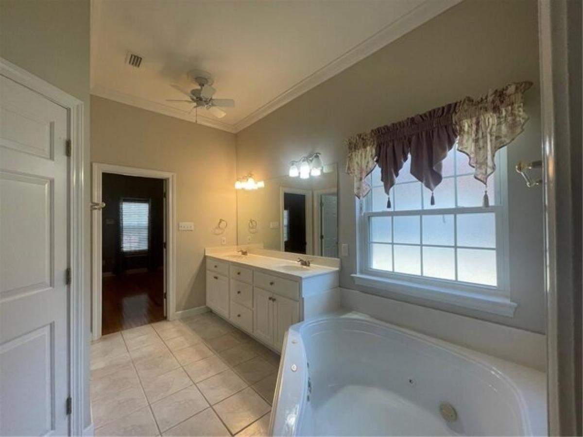 Picture of Home For Sale in Mobile, Alabama, United States