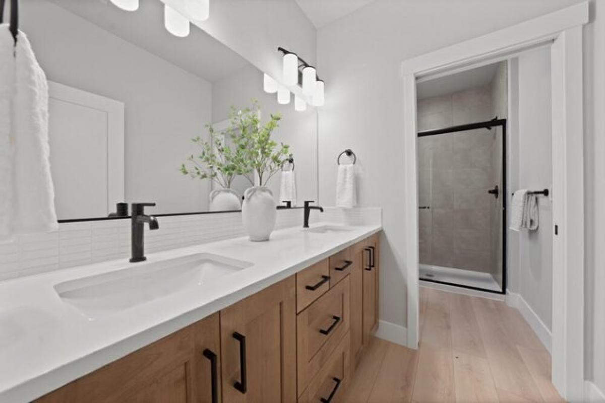 Picture of Home For Sale in Bend, Oregon, United States