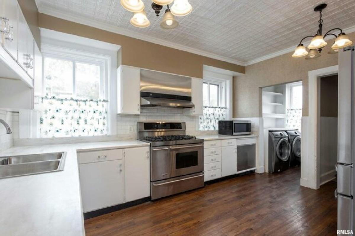 Picture of Home For Sale in Davenport, Iowa, United States