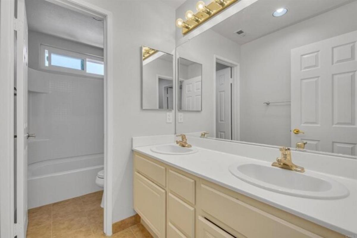 Picture of Home For Sale in Chula Vista, California, United States