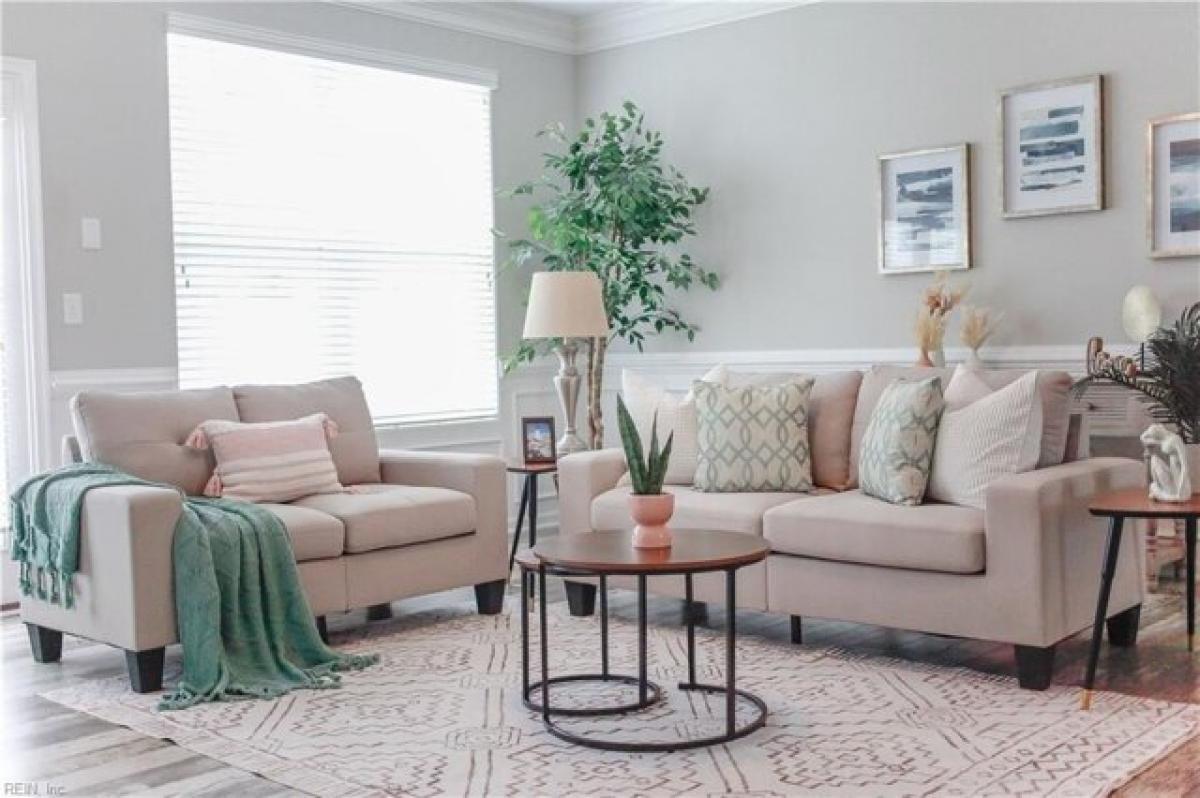 Picture of Home For Sale in Norfolk, Virginia, United States