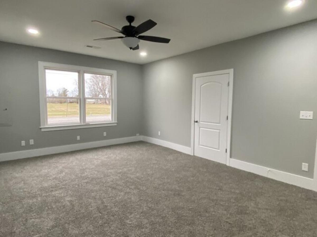 Picture of Home For Sale in Tullahoma, Tennessee, United States