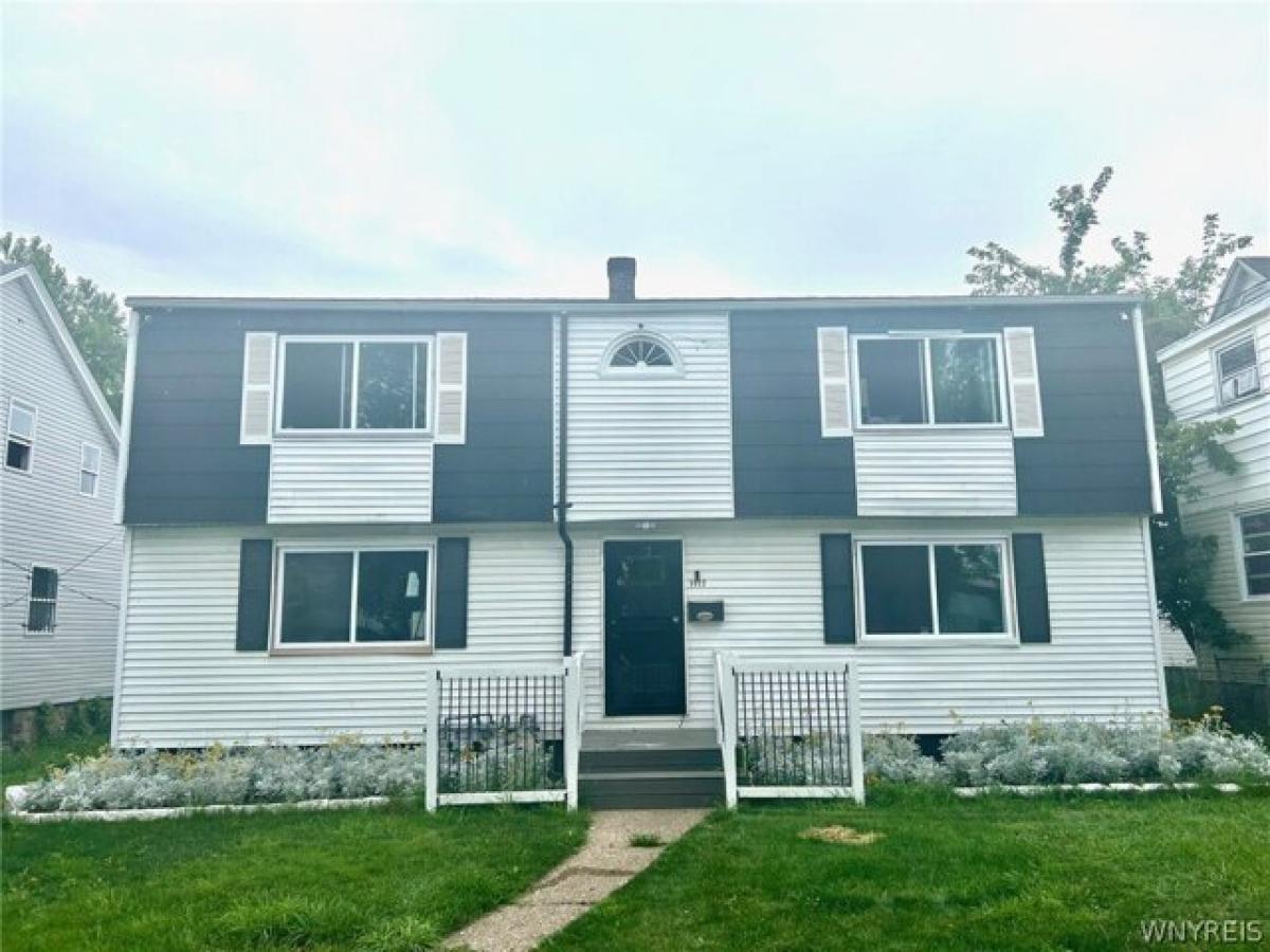 Picture of Home For Sale in Niagara Falls, New York, United States