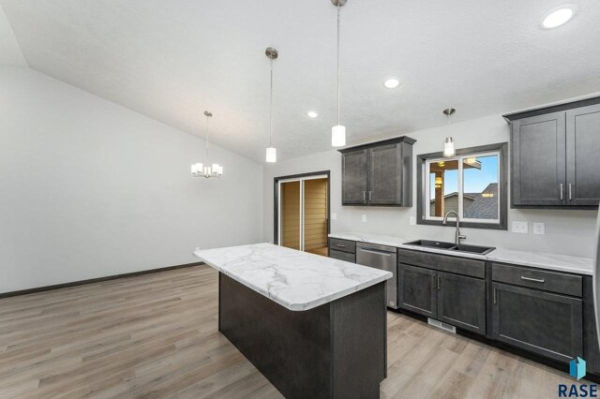 Picture of Home For Sale in Sioux Falls, South Dakota, United States