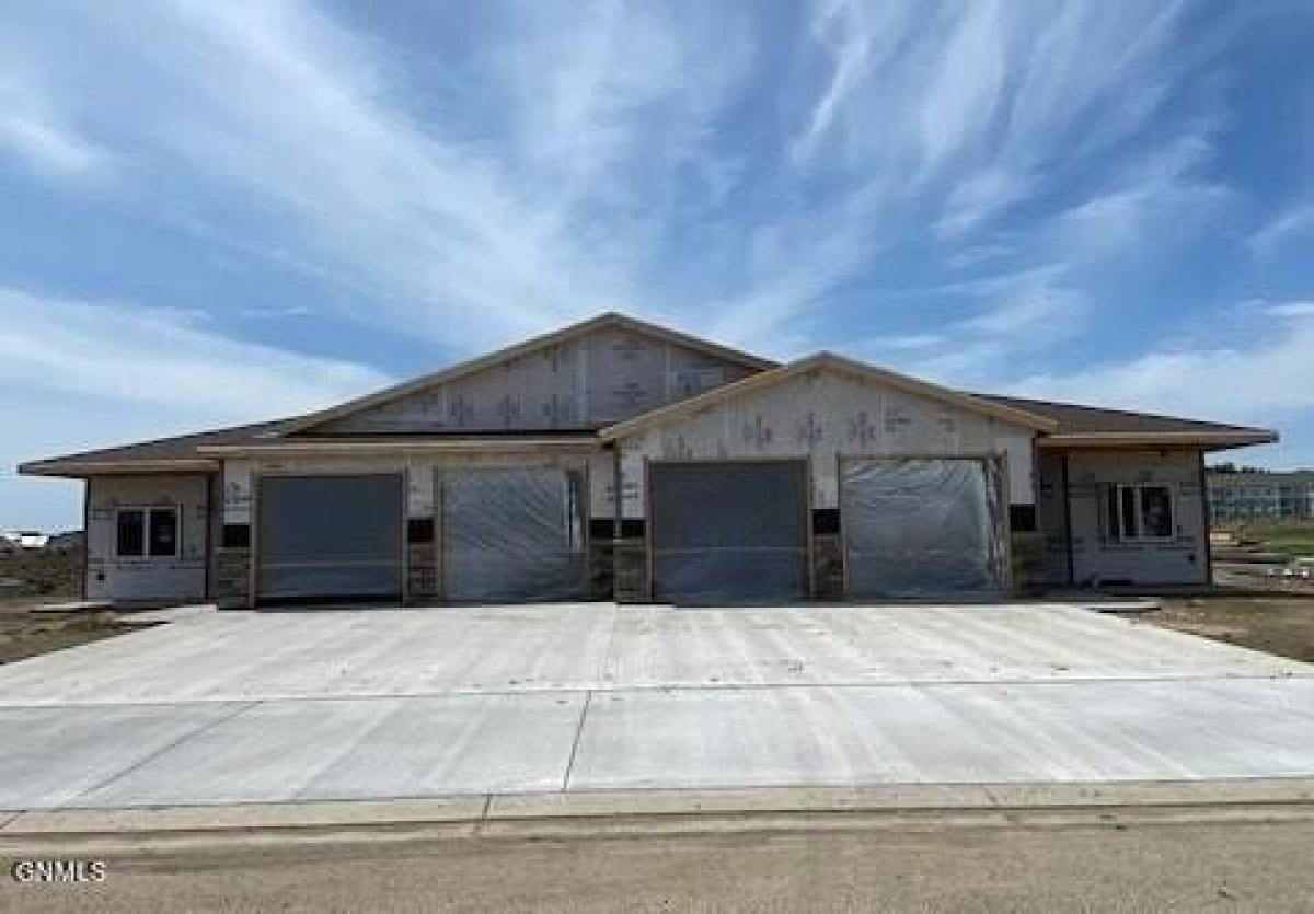 Picture of Home For Sale in Bismarck, North Dakota, United States