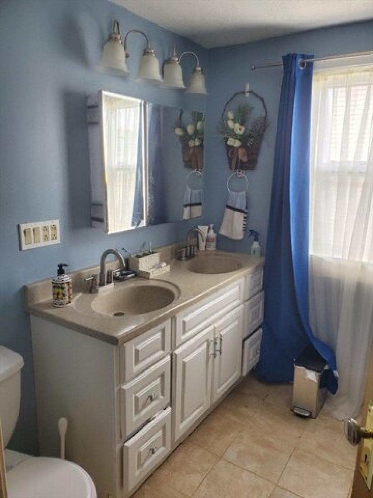 Picture of Home For Sale in Lowell, Massachusetts, United States