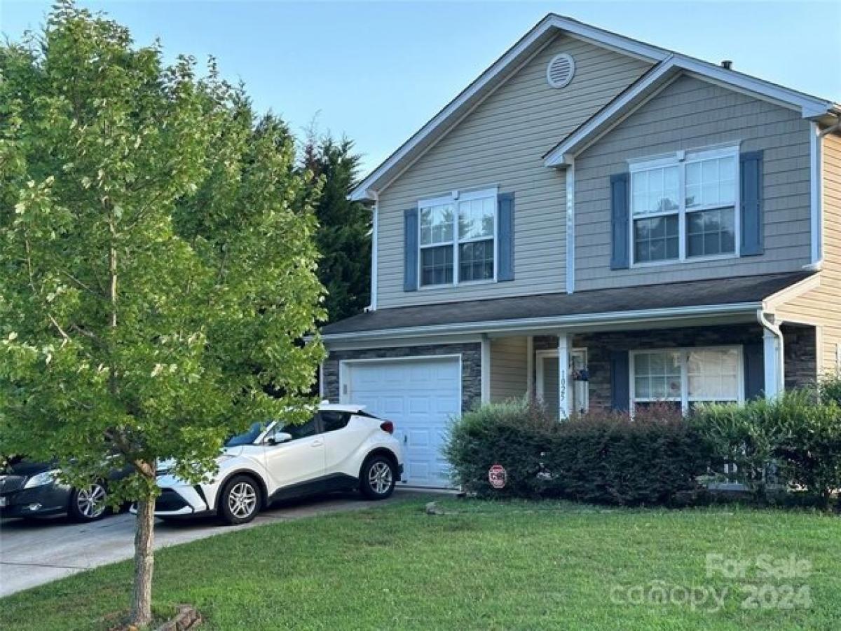 Picture of Home For Sale in Gastonia, North Carolina, United States