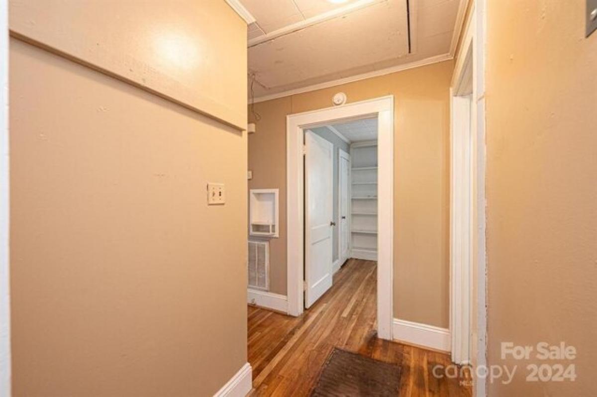 Picture of Home For Sale in Hickory, North Carolina, United States