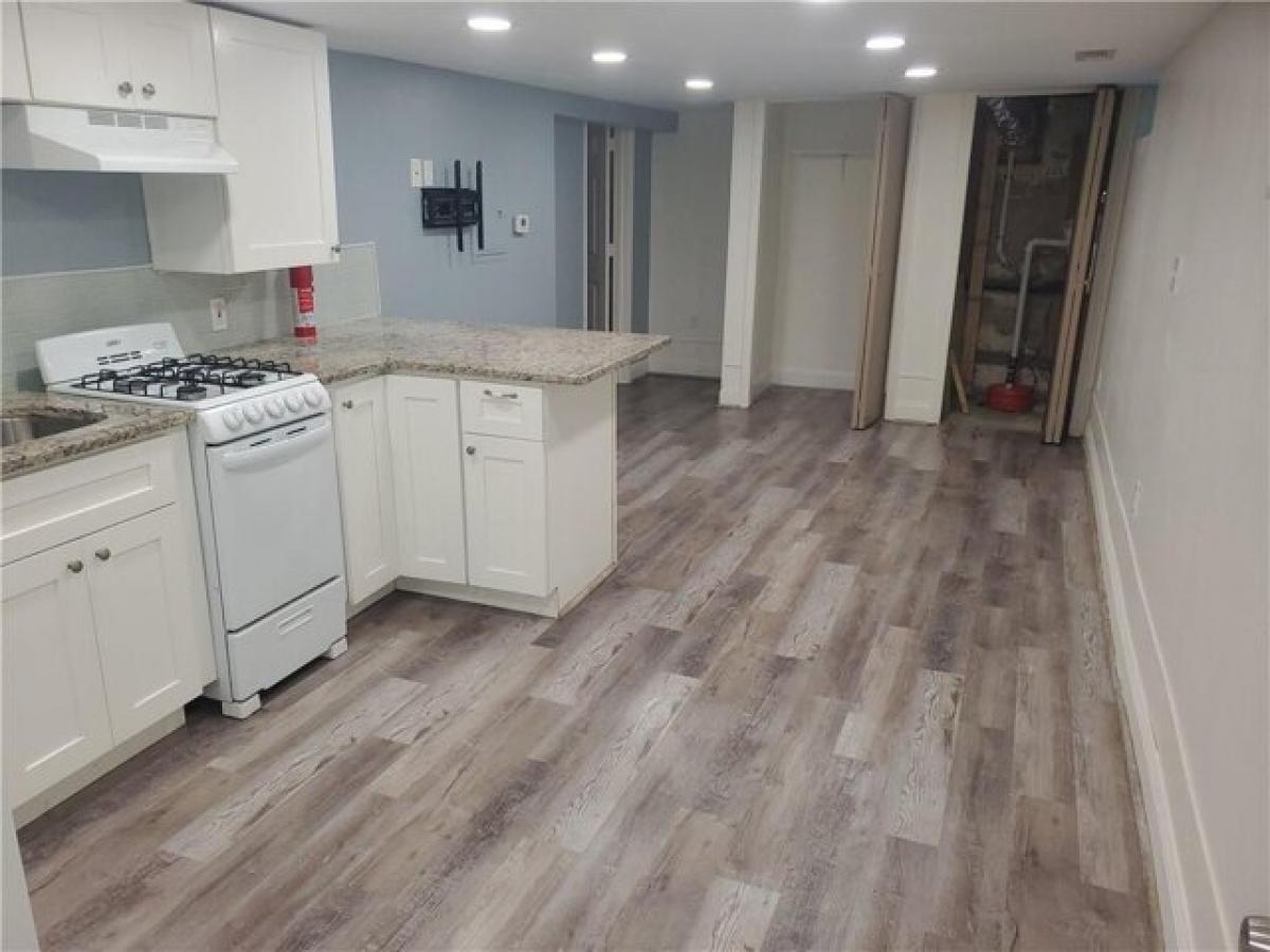 Picture of Home For Sale in Warwick, Rhode Island, United States