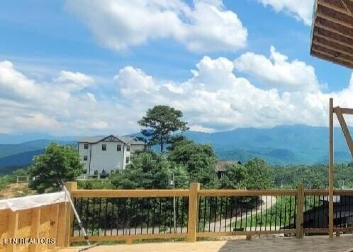 Picture of Home For Sale in Gatlinburg, Tennessee, United States