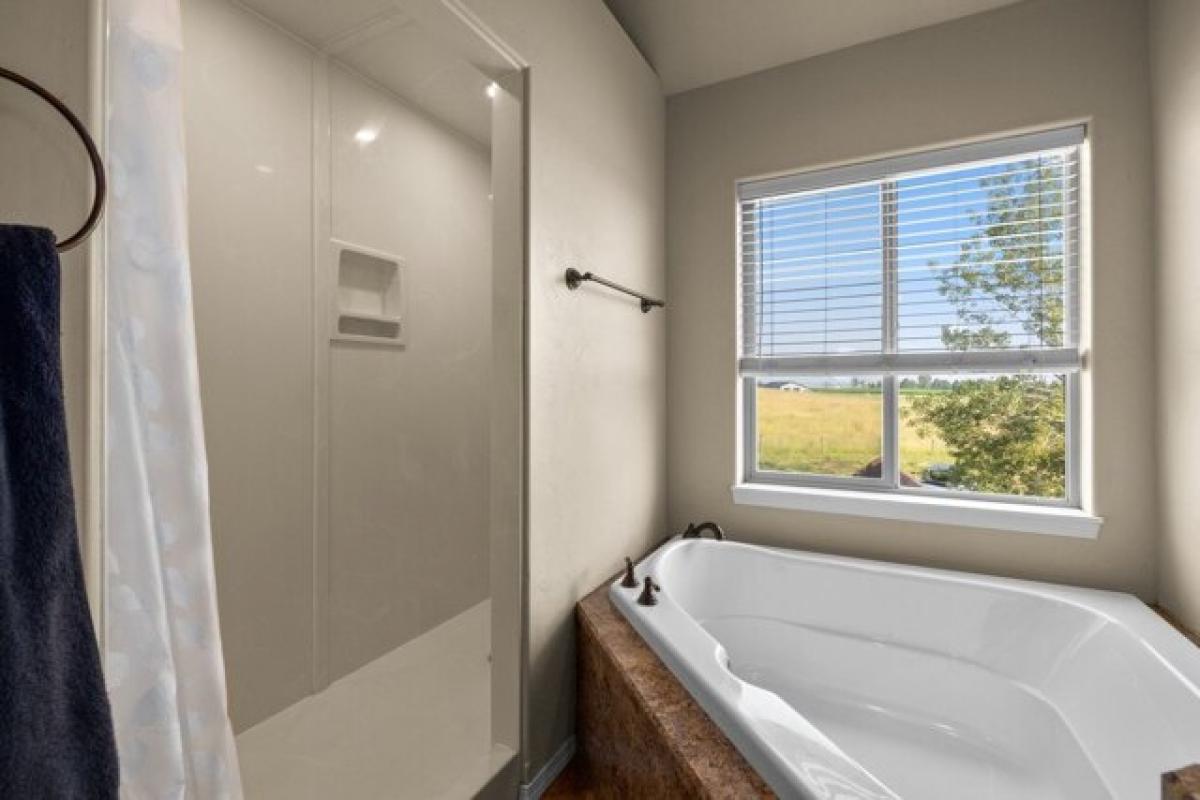 Picture of Home For Sale in Kalispell, Montana, United States