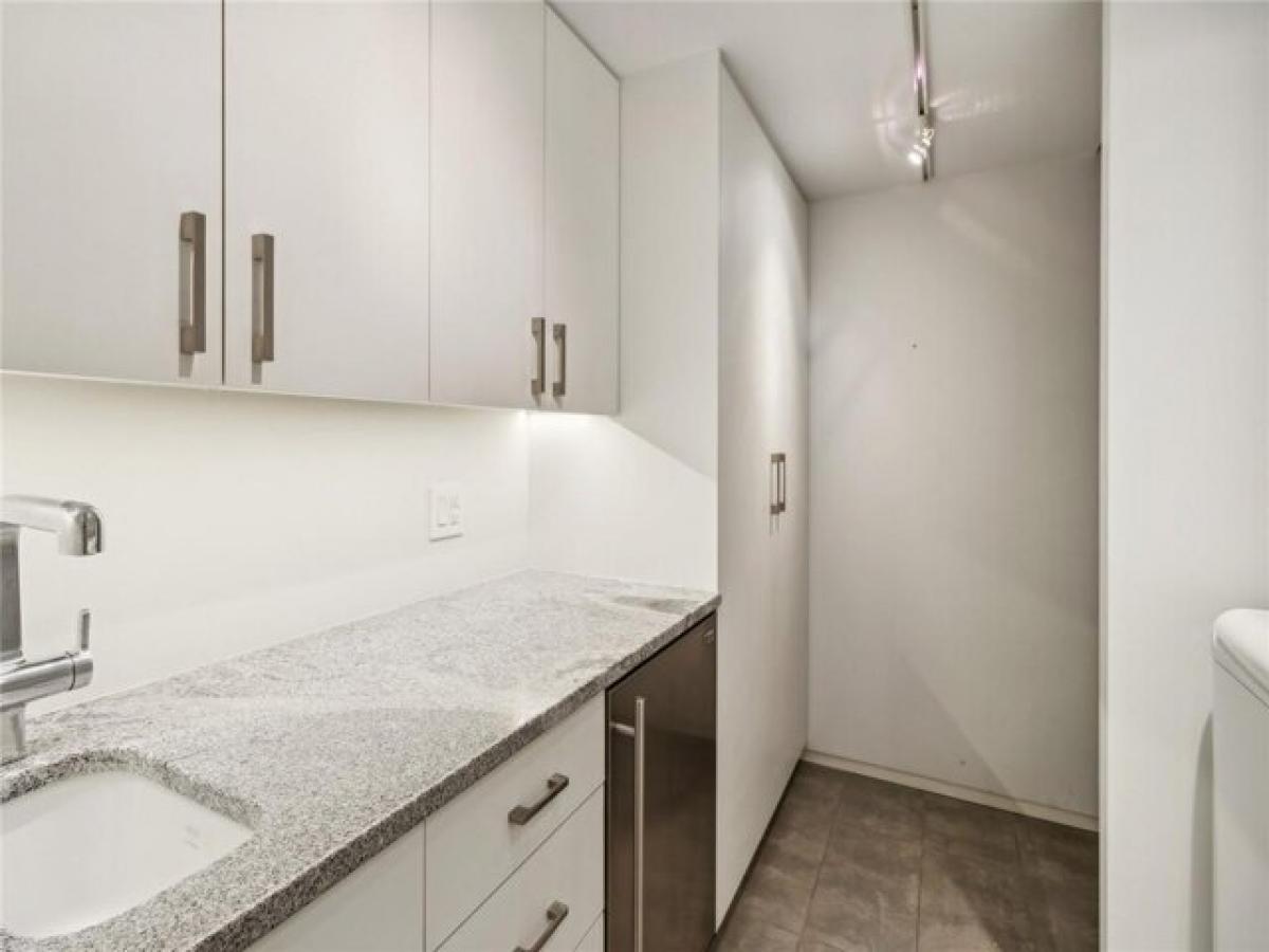 Picture of Home For Sale in Des Moines, Iowa, United States