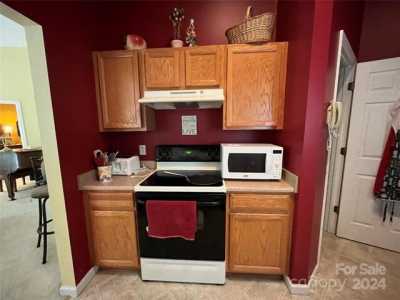 Home For Sale in Hendersonville, North Carolina