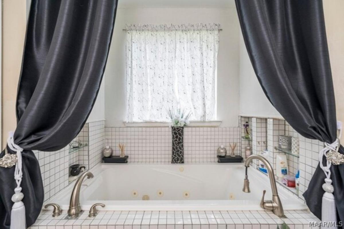 Picture of Home For Sale in Pike Road, Alabama, United States