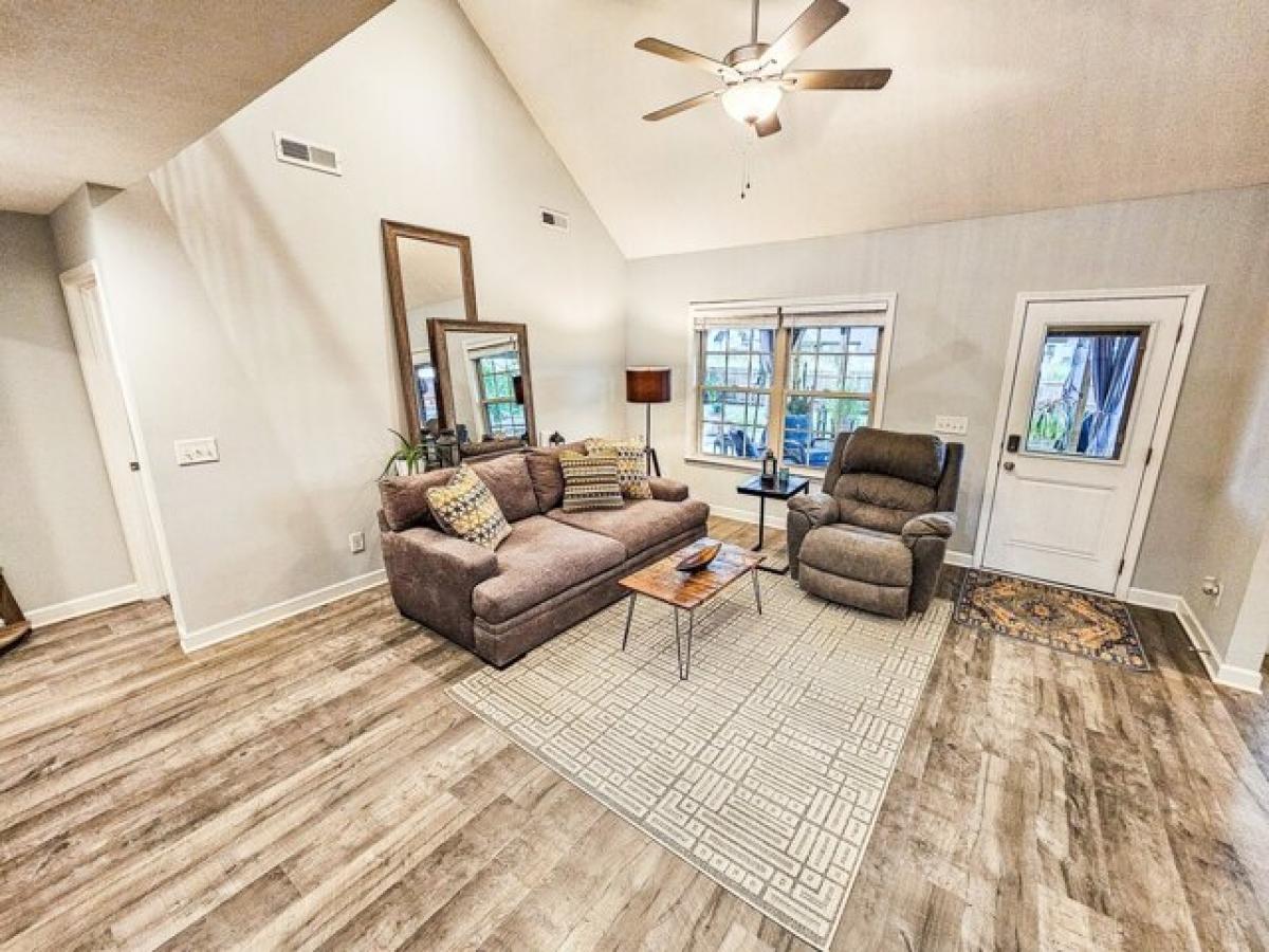 Picture of Home For Sale in Christiana, Tennessee, United States